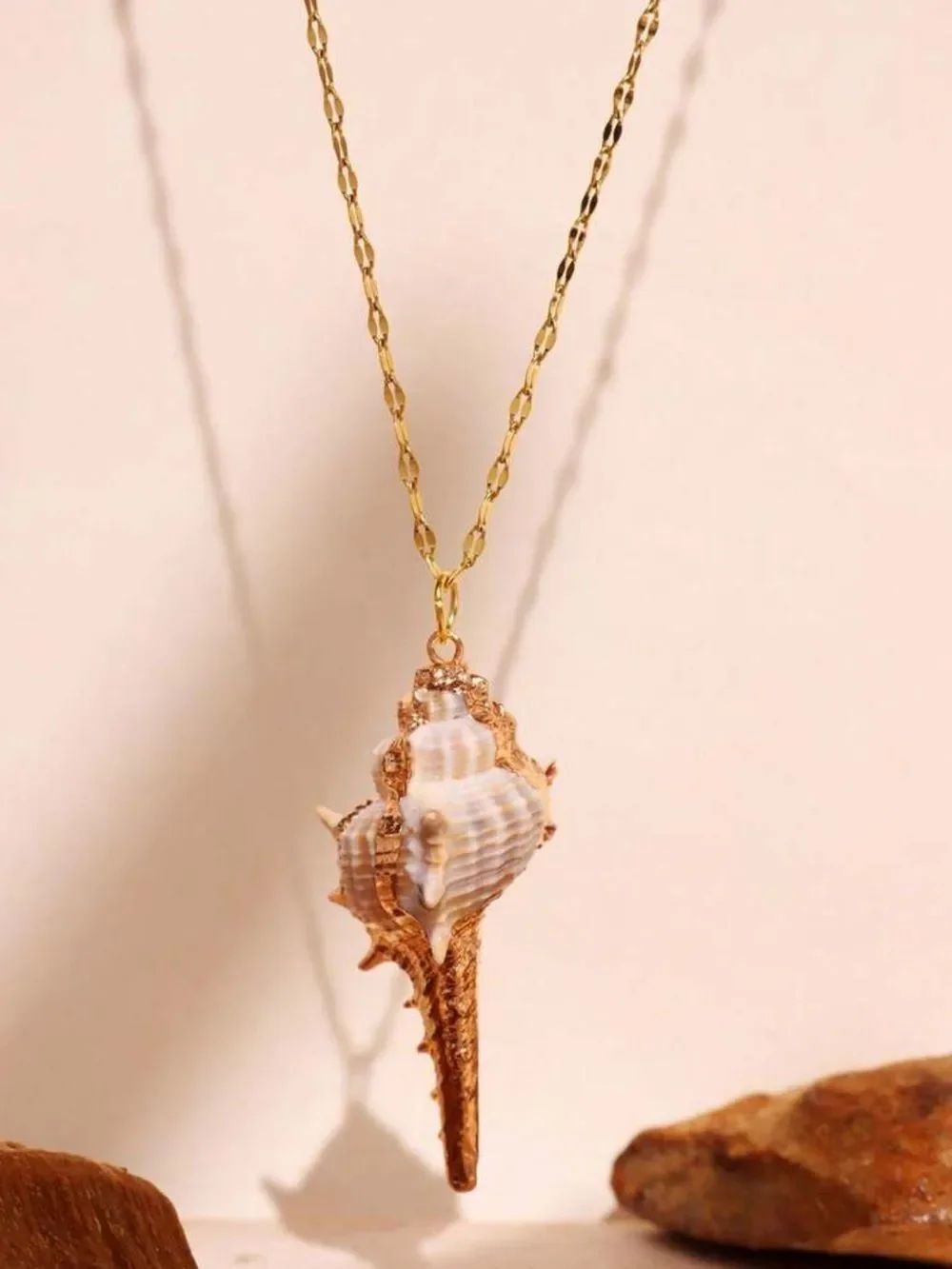 Gold Shell Pendant Necklace R714